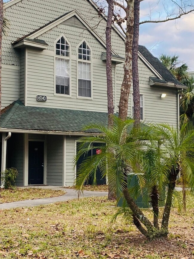 Building Photo - 2 br, 2 bath House - 6040 Westgate Dr Apt 202