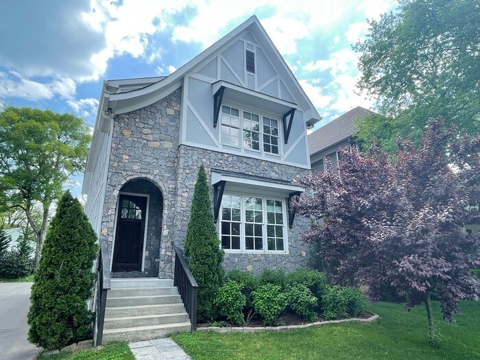 Foto principal - Green Hills/Lipscomb area home built in 20...