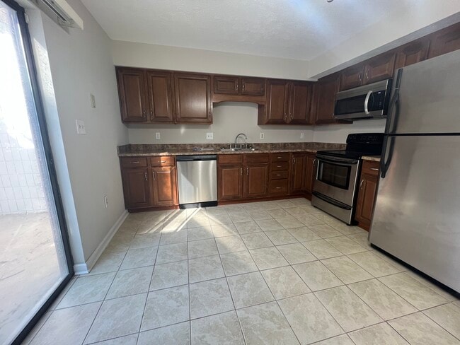 Building Photo - 500 Winchester Ave