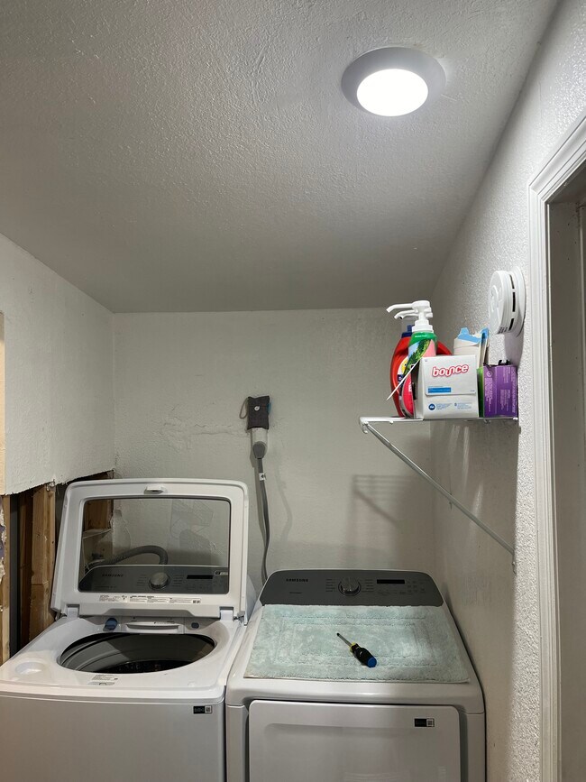 Lavadero - 2103 Golfview Ct