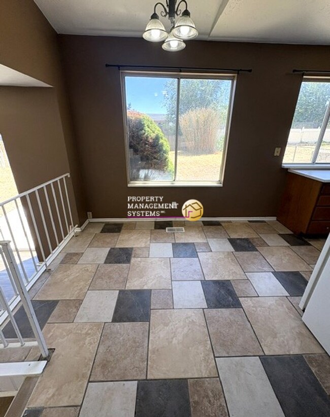 Foto del edificio - 3 Bedroom Home in Kearns