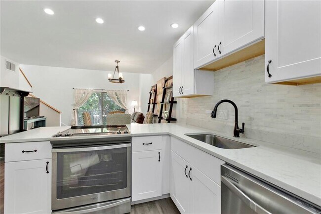 Building Photo - 1135 Barton Hills Dr