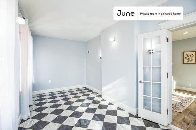 Building Photo - Room in Shared 7 bed/6 bath home in Dupont Park