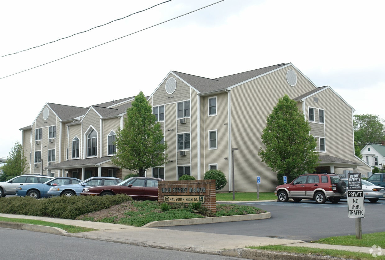 Building Photo - High Street Manor