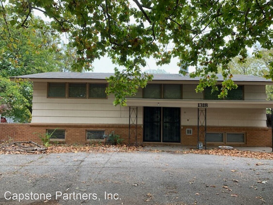Primary Photo - 3 br, 2 bath House - 1318 S Maize Rd