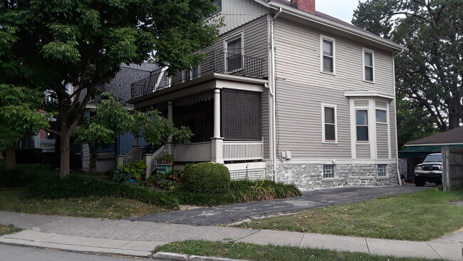 Building Photo - 2461 Fairview Ave