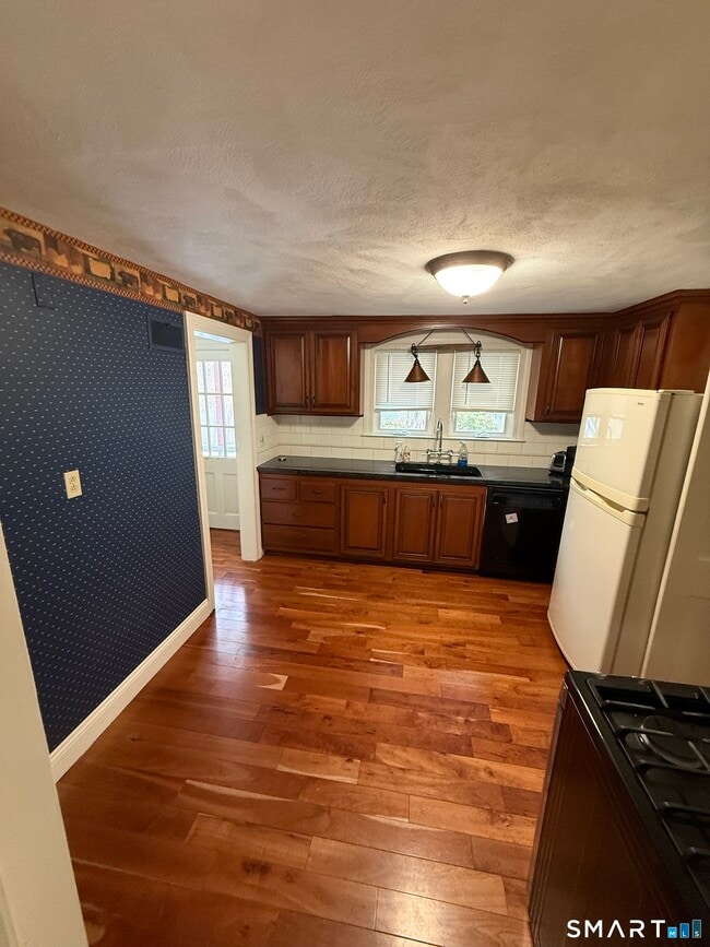 Foto del edificio - 336 Ridgewood Rd