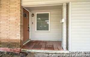 Building Photo - 526 Schmeltzer Ln
