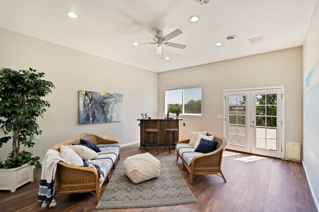 Sala flexible (detrás de la cocina) - 150 Ranae Dr