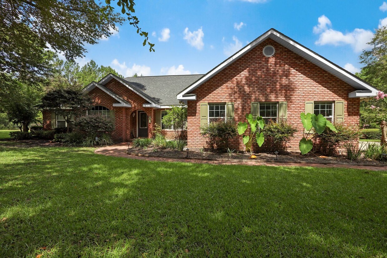 Foto principal - 3 Bed, 3 Bath Plus Office Home for Rent!!