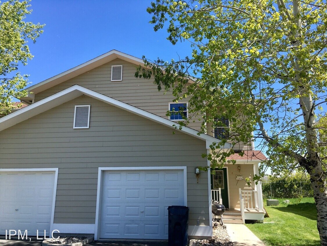 Primary Photo - 204 S Yellowstone Ave
