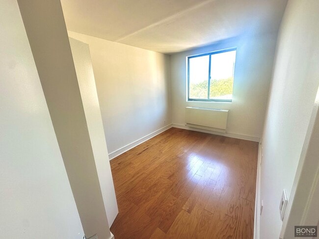 Foto del edificio - 323 W 96th St