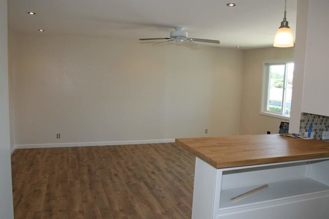 Foto del edificio - 400 N Acacia Ave