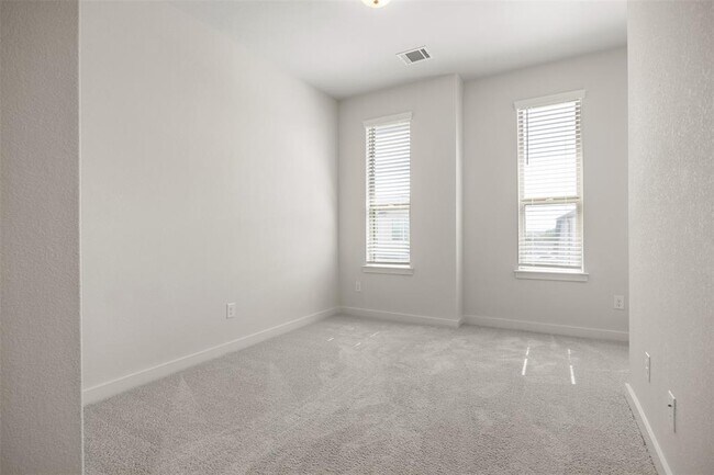 Foto del edificio - 2500 Forest Creek Dr