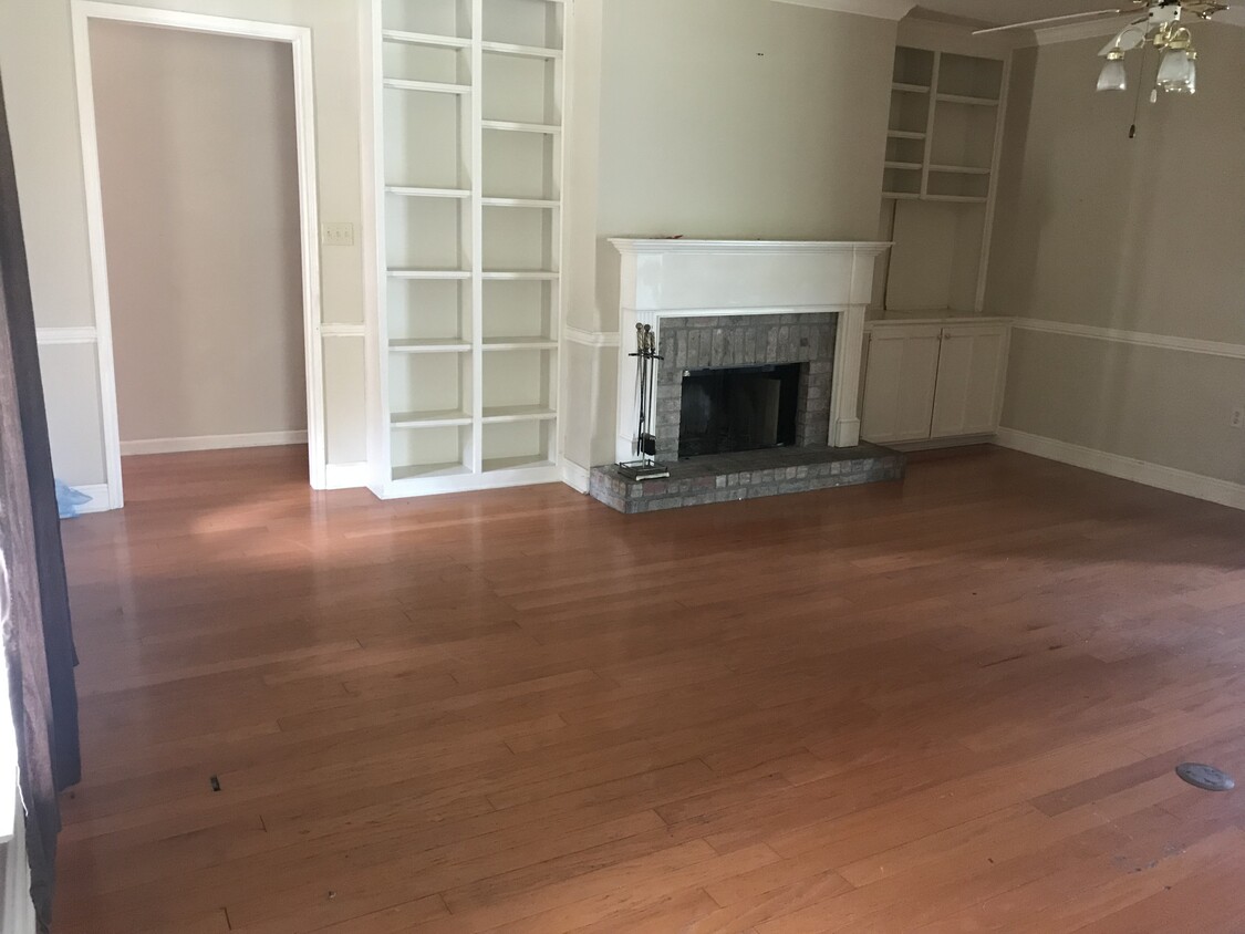 Primary Photo - 3521 Riverway Dr