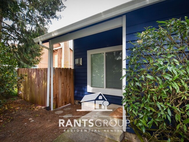 Building Photo - Charming 1-Bed / 1-Bath Townhome in Lacey!