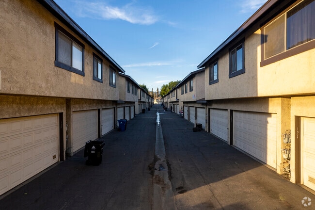Building Photo - 9800 Vesper Ave