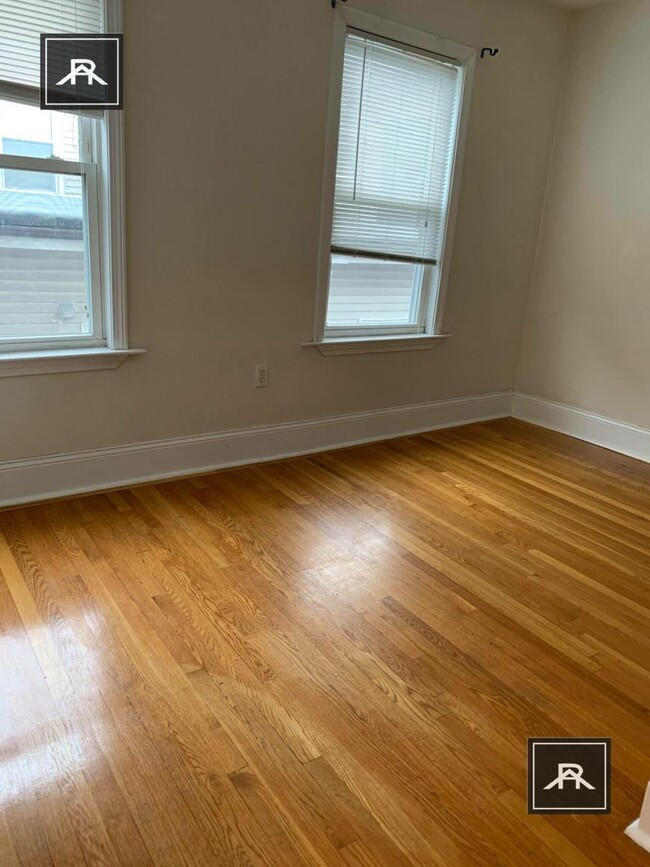 Foto del edificio - 3 bedroom in Brookline MA 02446
