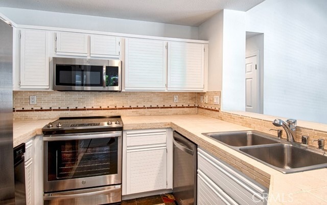 Foto del edificio - 80 Baycrest Ct
