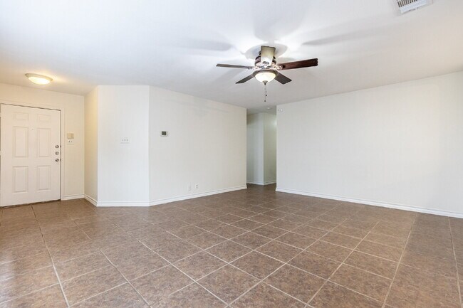 Foto del edificio - 9647 Barbwire