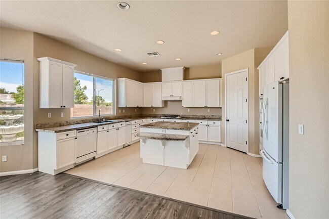 Foto del edificio - (COMING SOON) LUXURY HOME Located in PRESTIGIOUS SOUTHERN HIGHLANDS GUARD-GATED COMMUNITY!