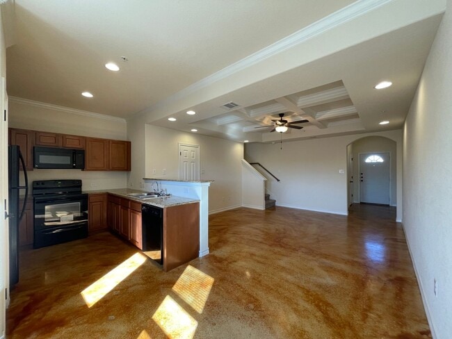 Building Photo - Town home for rent
