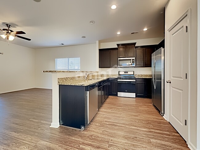 Building Photo - 332 Drayton Pl Dr