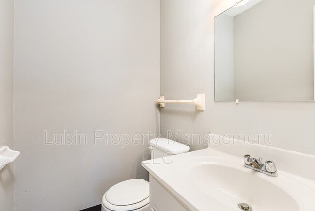 Foto del edificio - 388 3 Forks Rd