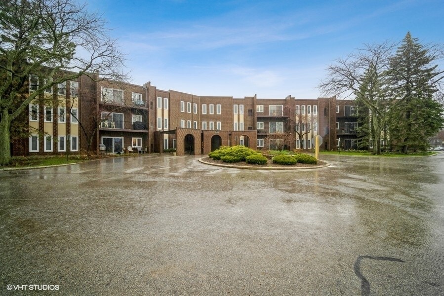 1550 Sandpebble Dr Unit 215, Wheeling, IL 60090 Condo for Rent in