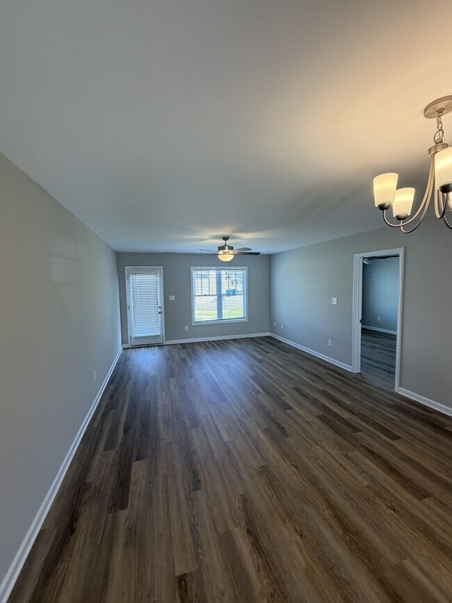 Foto del edificio - 1752 Friendly Rd