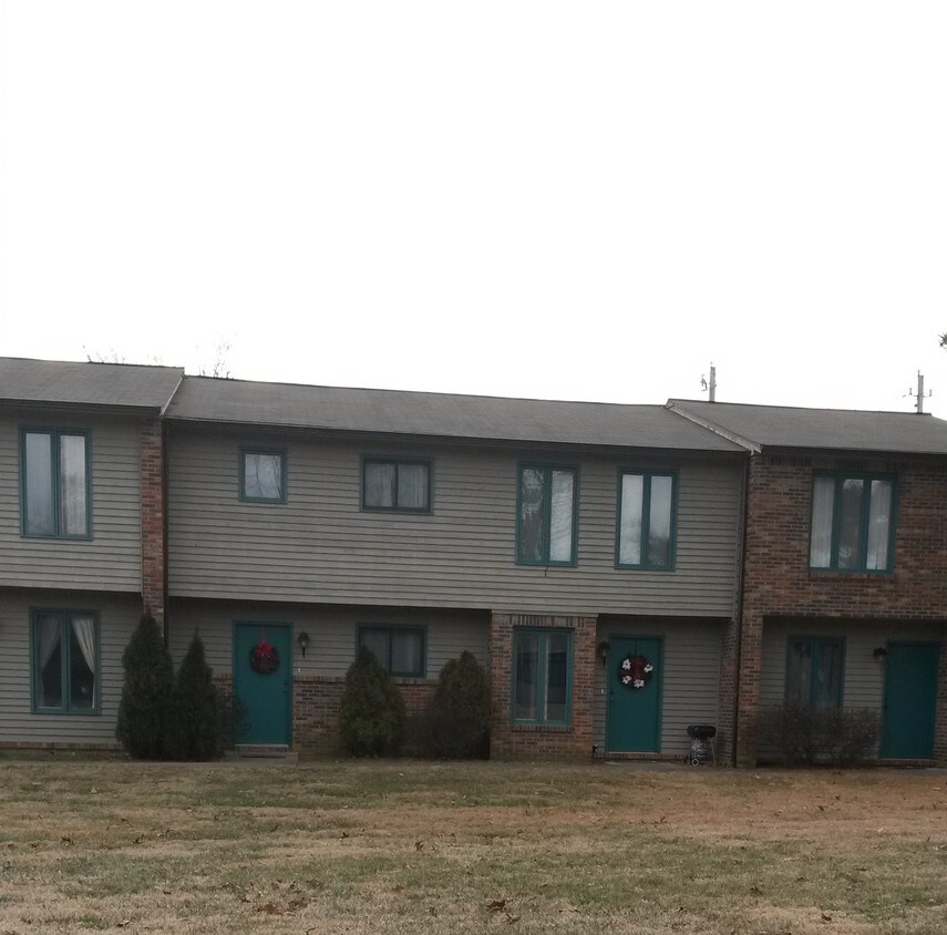 301 Iroquois Dr, Paducah, KY 42001 Townhome Rentals in Paducah KY
