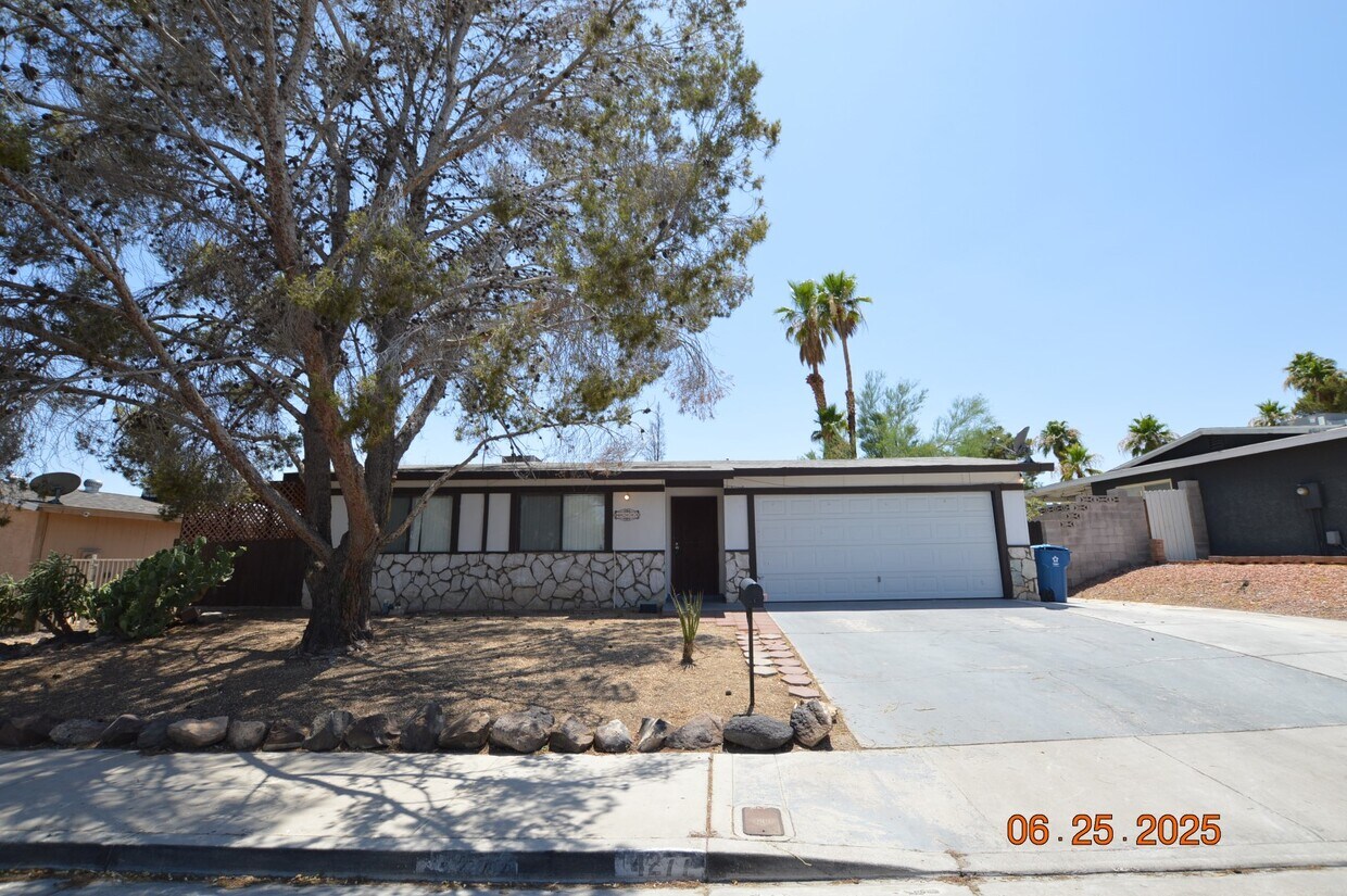 Primary Photo - 4277 Ridgeview Dr