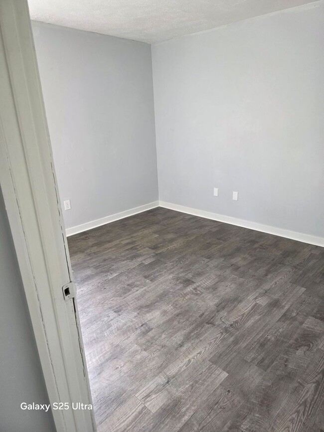 Building Photo - 1238 Kennington Ave - Unit A