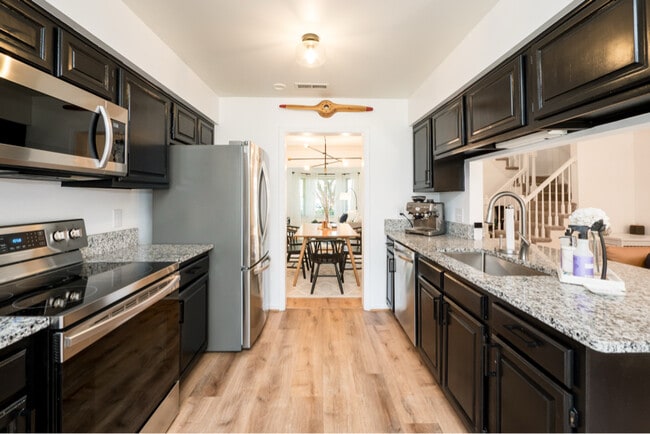 Building Photo - 1014 Colonial Meadows Way