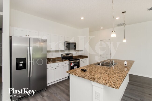 Building Photo - 1021 Locust Ave