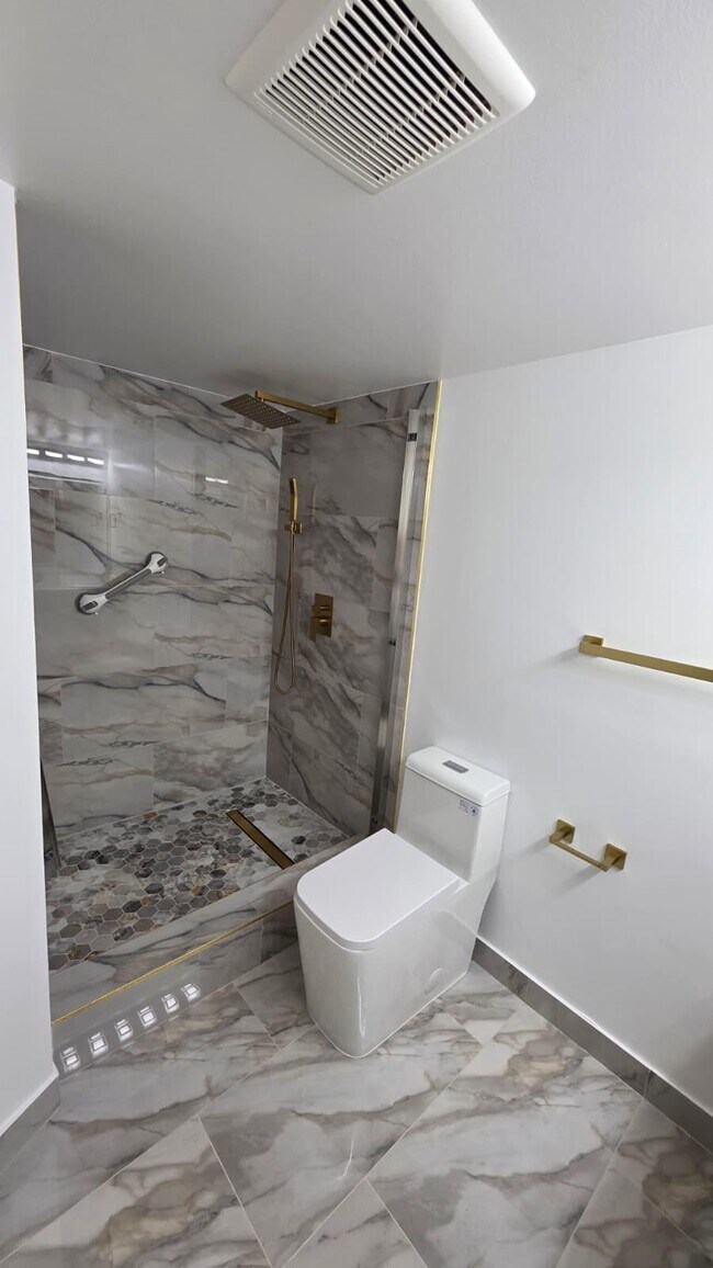 Foto del edificio - 1690 NE 191st St