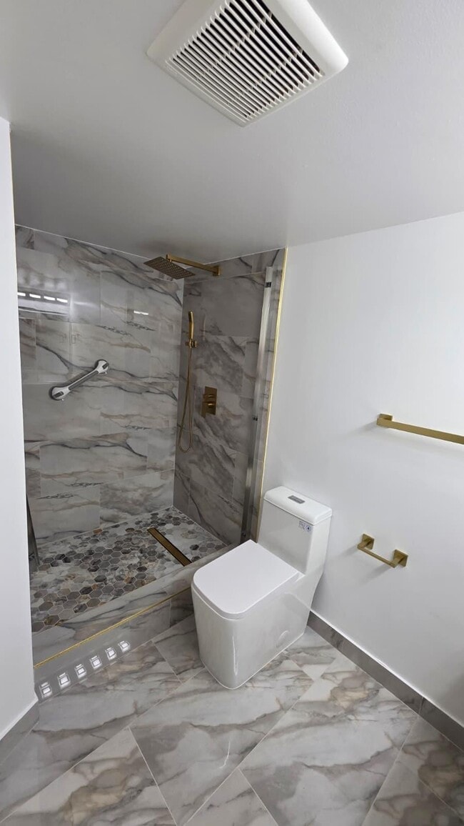 Building Photo - 1690 NE 191st St