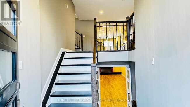 Building Photo - 26 Monique Crescent