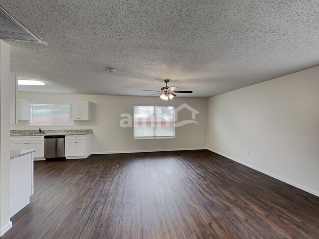 Foto del edificio - 10413 Woodruff Ct