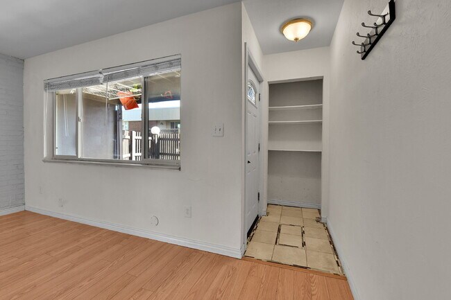 Foto del edificio - $1,595.00, 2 bed, 1 bath Located in Denver with a washer and dryer + 1/2 off first month rent