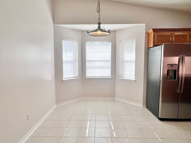 Building Photo - Charming 3-Bed, 2-Bath Milton Residence