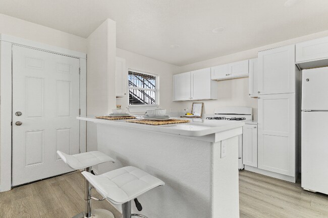 Foto del edificio - 3409 Commercial Ave
