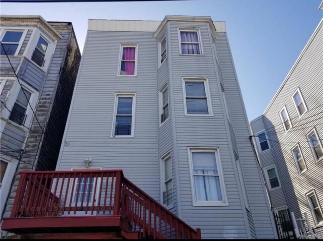 Building Photo - 3 Jones Pl