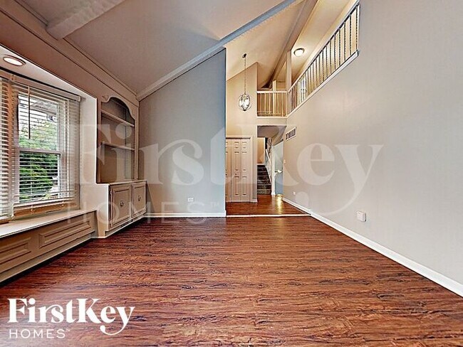 Foto del edificio - 707 Rose Ln