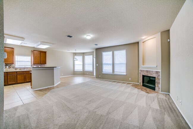 Building Photo - 4 Bedroom 2 1/2 Bath Falcon Ridge Subdivision