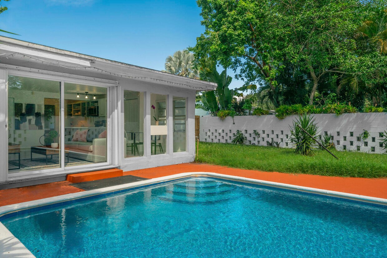 Foto principal - 842 SW 11th Ct