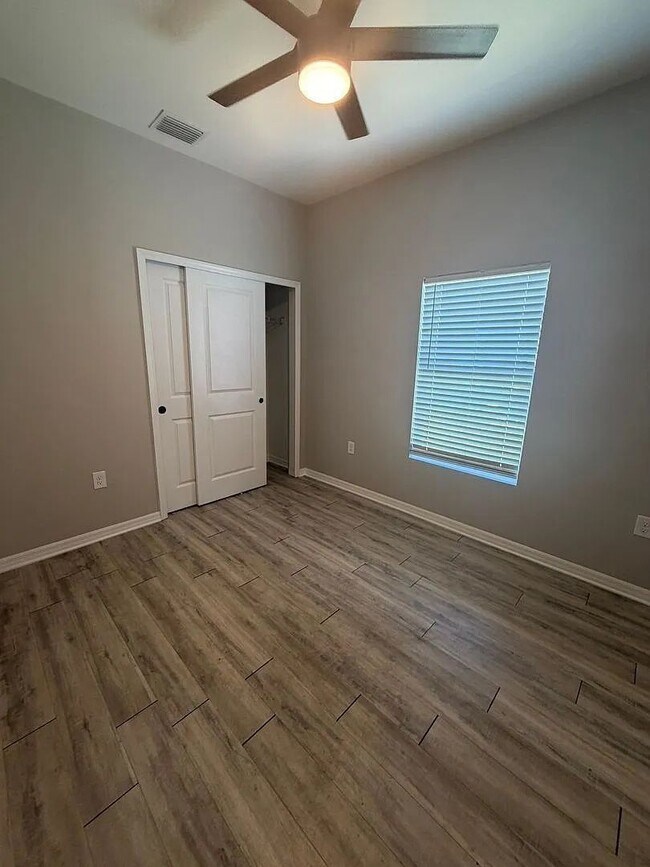 Foto del edificio - 8432 Agate St