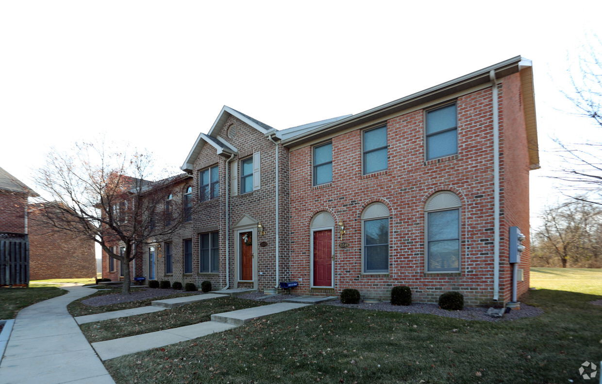 Primary Photo - Eagle's Nest Townhomes