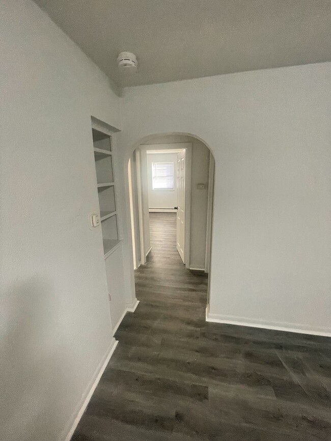 Building Photo - Cameo Court Apartments