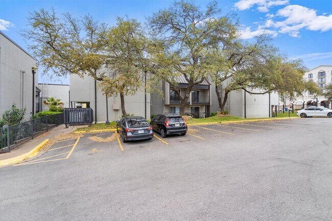 Building Photo - 935 La Posada Dr